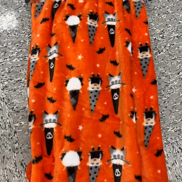 Berskshire Halloween Gnomes Bats Stars Decorative Plush Throw Blanket Spooky NEW - Picture 6 of 10